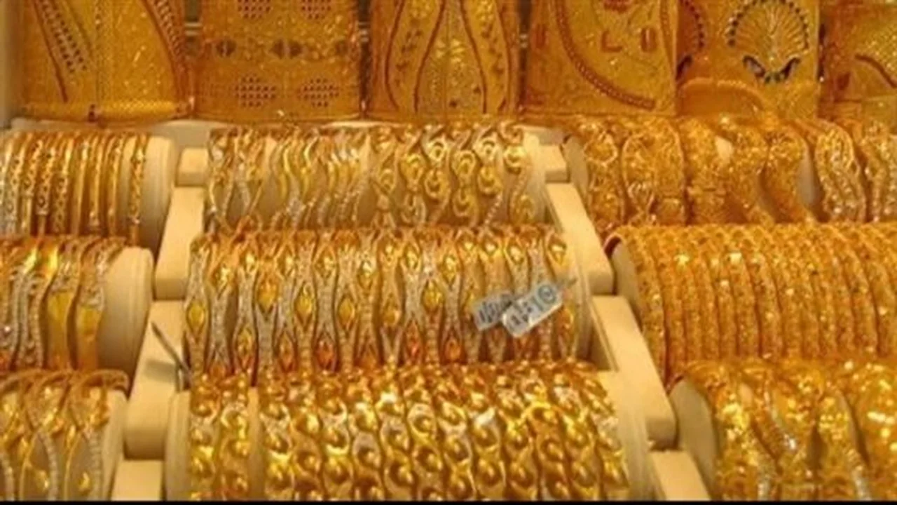 تراجع جديد في أسعار الذهب أمام قوة الدولار قبيل صدور بيانات التضخم الأمريكية